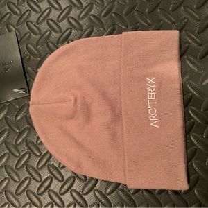 Brand New Arc’Teryx Word Toque.